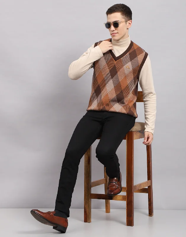 Get fresh fashion for less – Shop trendy clothing at discounted prices.  Men Brown Self Design V Neck Sleeveless Sweater