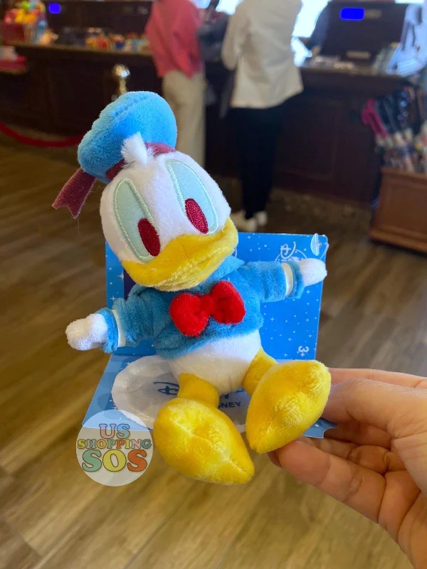 Fluffy and warm toy companionsHKDL - Shoulder Plush - Donald Duck