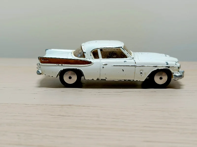 Realistic toy cars211M Studebaker Golden Hawk