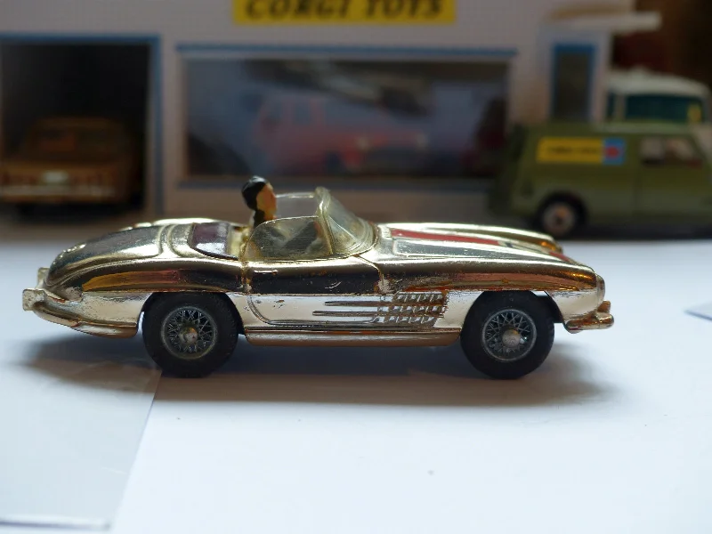 Playful toys 303S Mercedes-Benz 300SL *late edition with wire wheels and gold finish* Playful toys 303S Mercedes-Benz 300SL *late edition with wire wheels and gold finish*