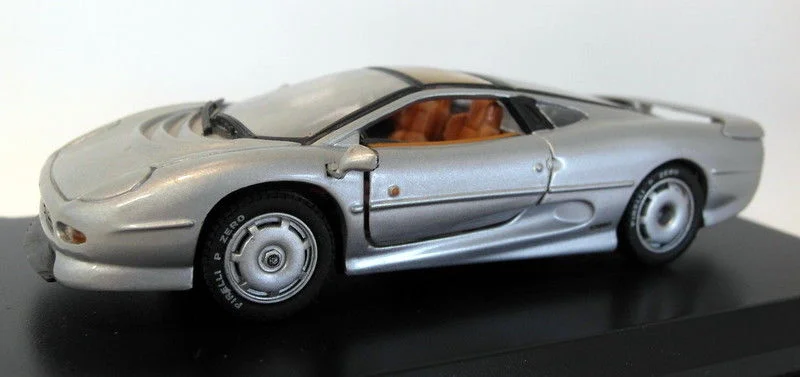 Realistic toy carsDetail 1/43 Scale diecast - ART.170 Jaguar XK 220 1992 Silver