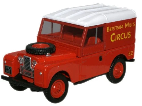 High-quality materials toys Oxford Diecast Bertram Mills Land Rover 88 inch Hard Top - 1:43 Scale High-quality materials toys Oxford Diecast Bertram Mills Land Rover 88 inch Hard Top - 1:43 Scale